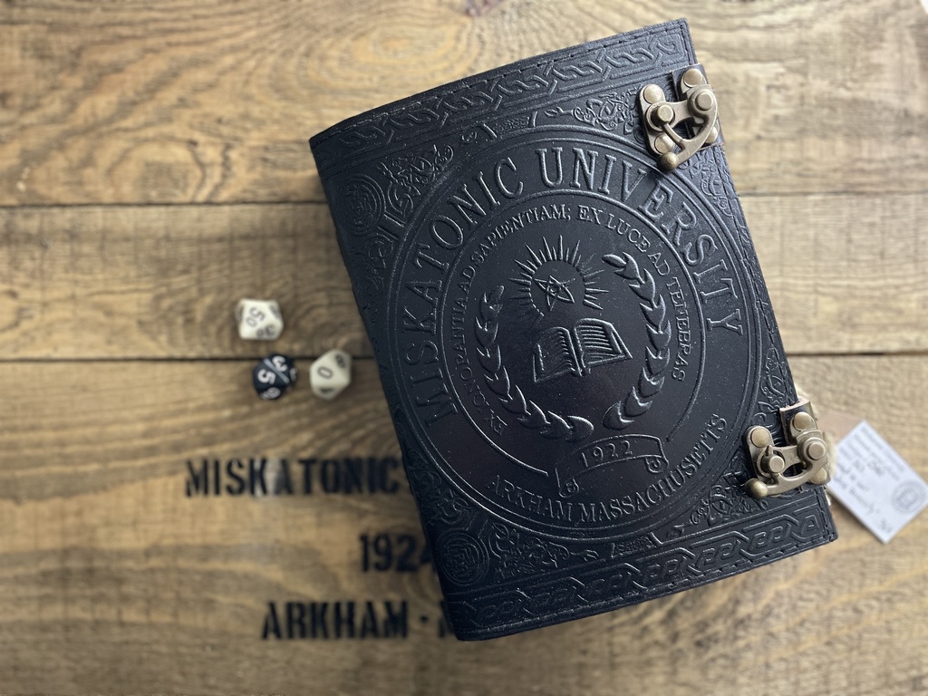 Carnet en cuir noir University Miskatonic